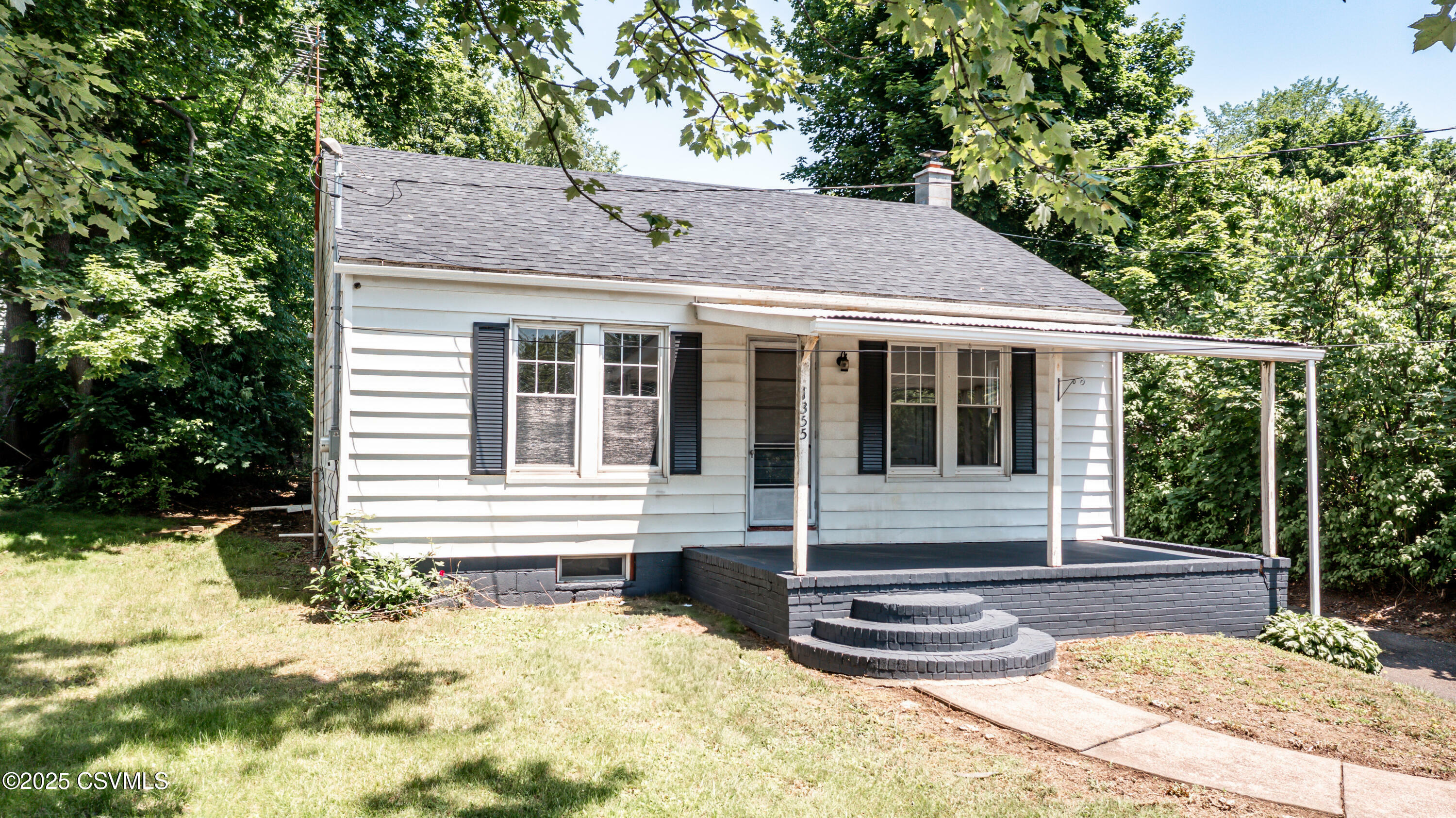 Property Photo: 1355 Salem Boulevard PA 18603