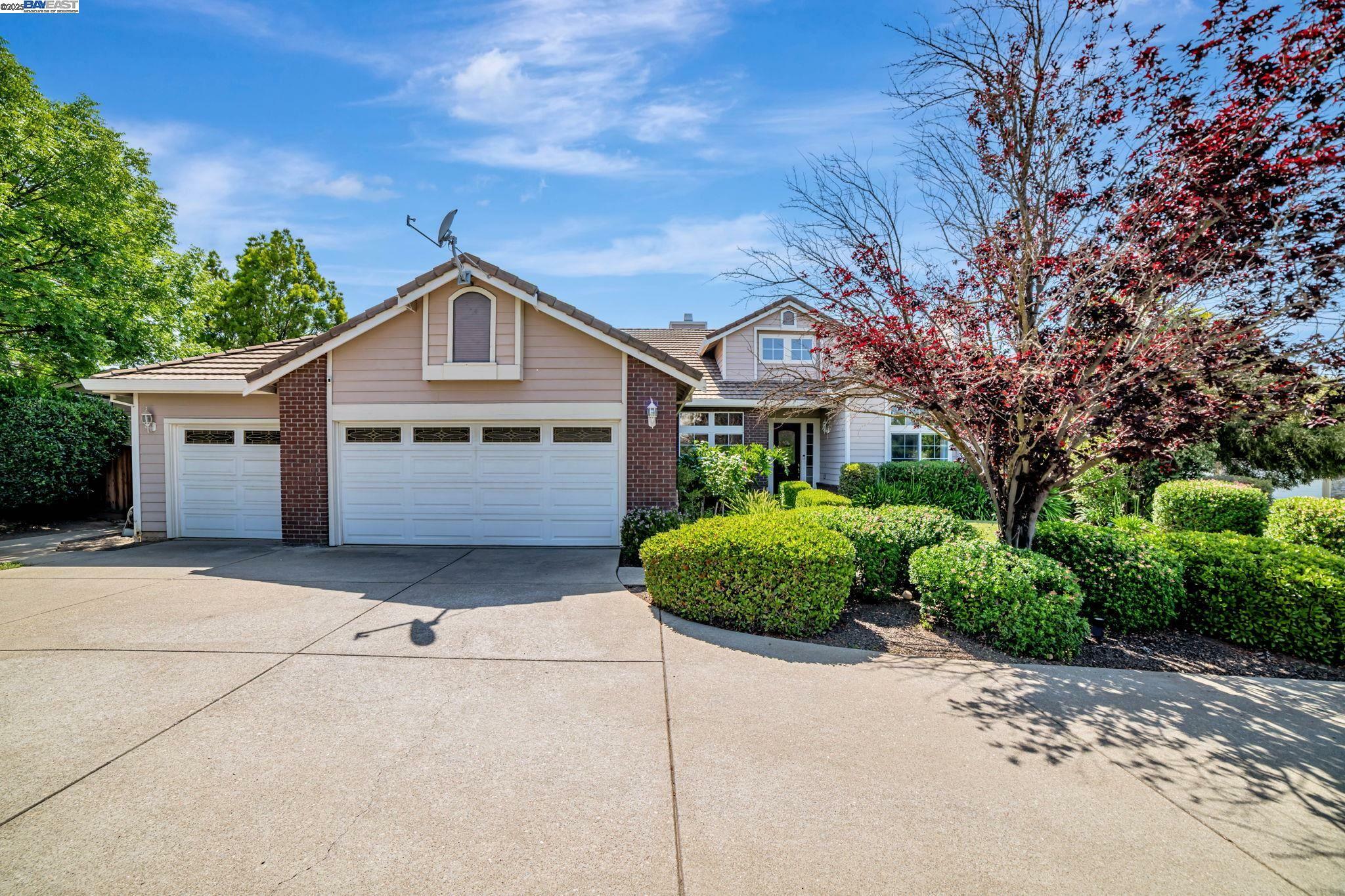 Property Photo: 403 403 Elsinore Way CA 94550