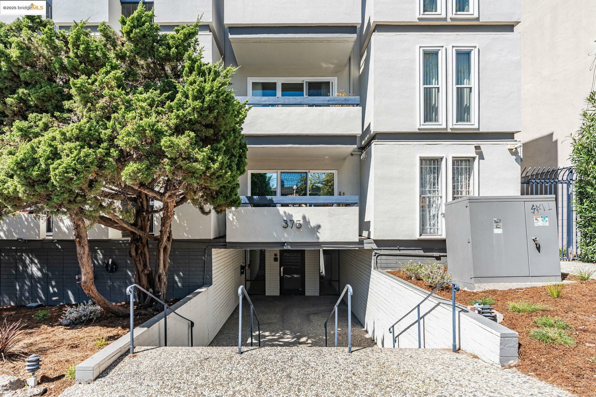 Property Photo: 375 Jayne Avenue 106 CA 94610