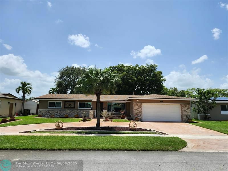 Property Photo: 600 NW 93rd Ave FL 33024