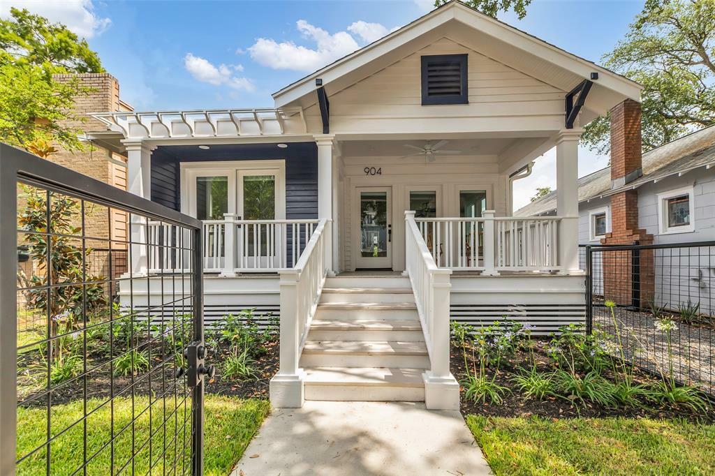 Property Photo:  904 Willard Street  TX 77006 