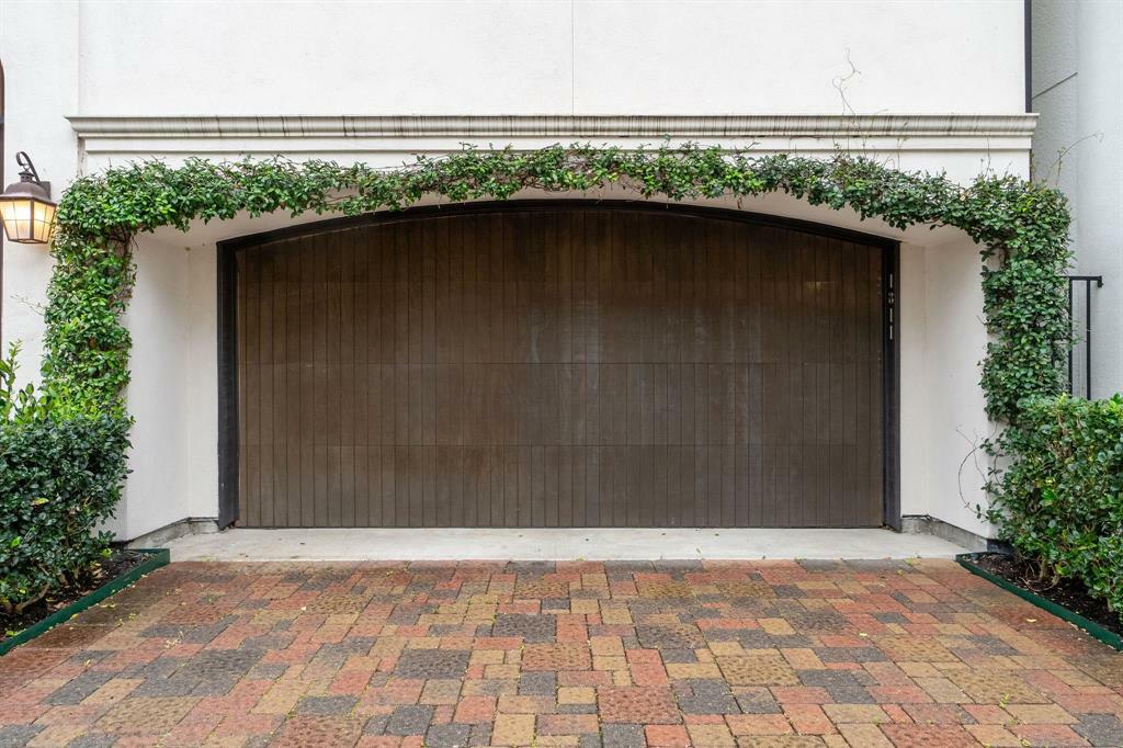 Property Photo: 1811 Upland Lakes TX 77043