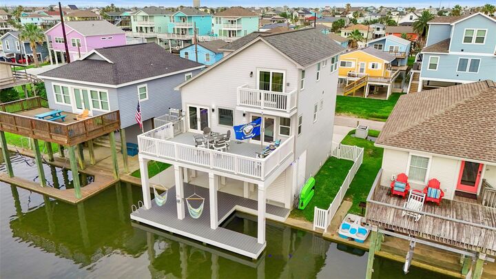 Property Photo:  16710 Tahiti Way  TX 77554 