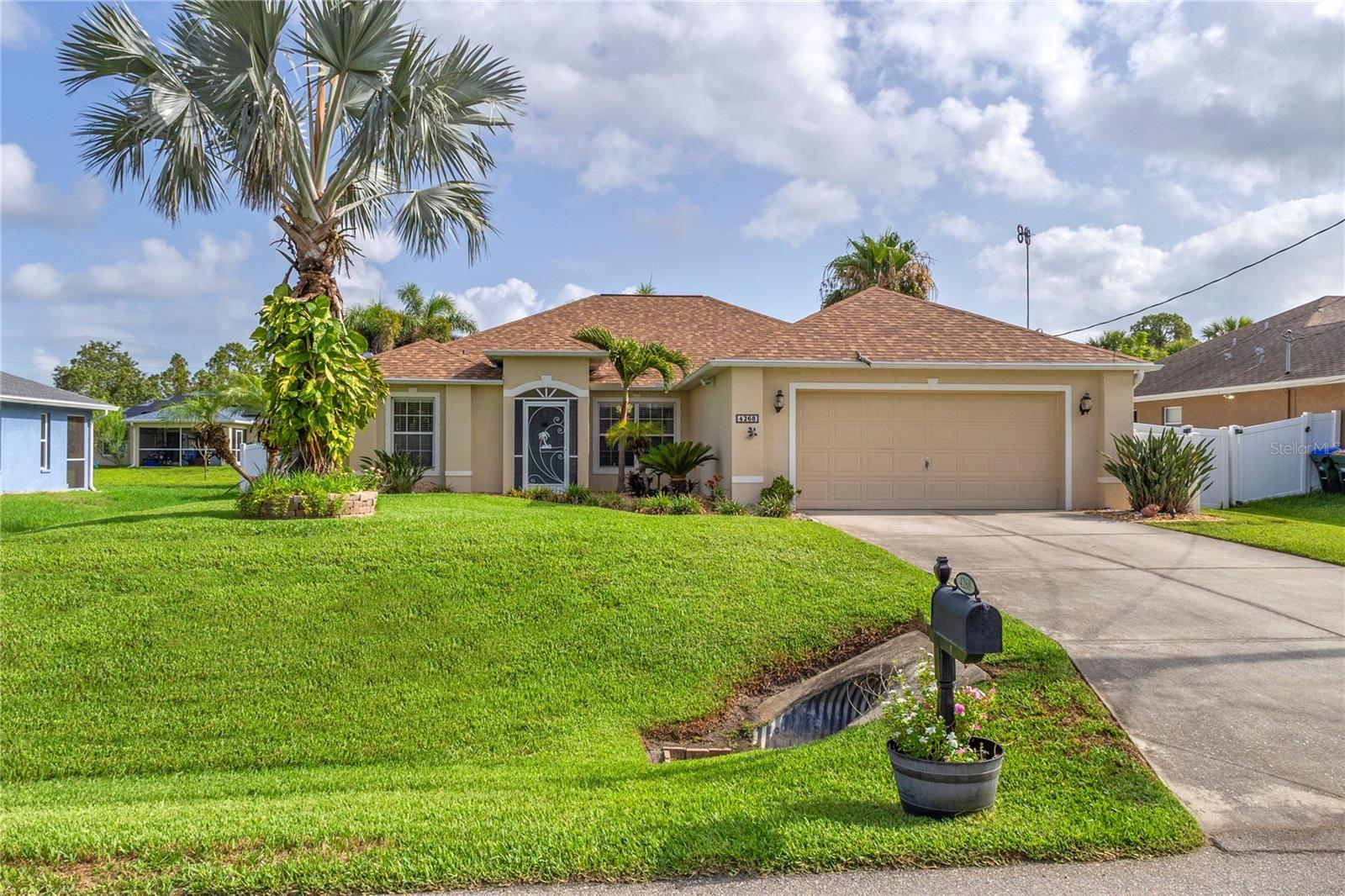 Property Photo: 4268 Leesburg Avenue FL 34288