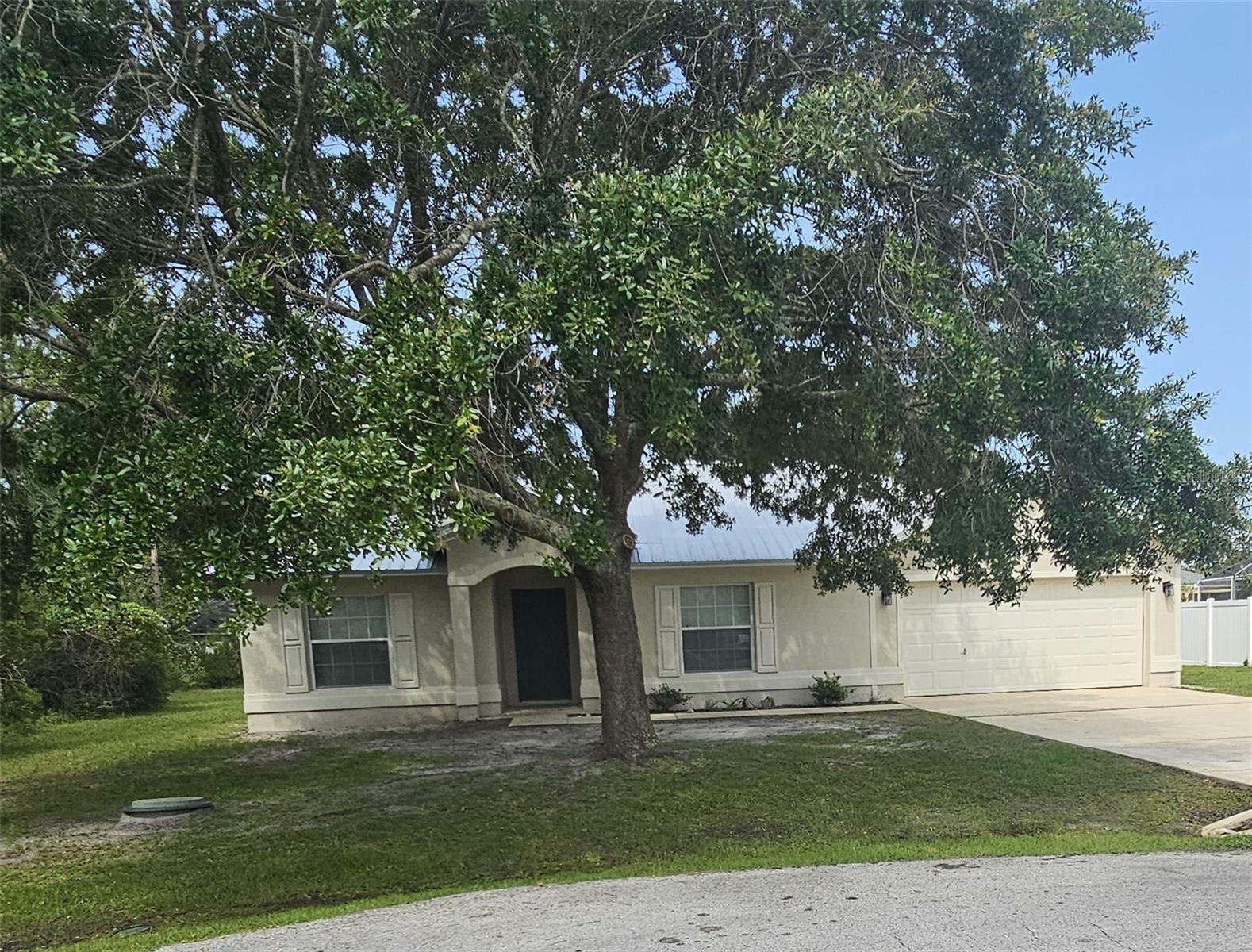Property Photo: 10 Lincoln Place FL 32137