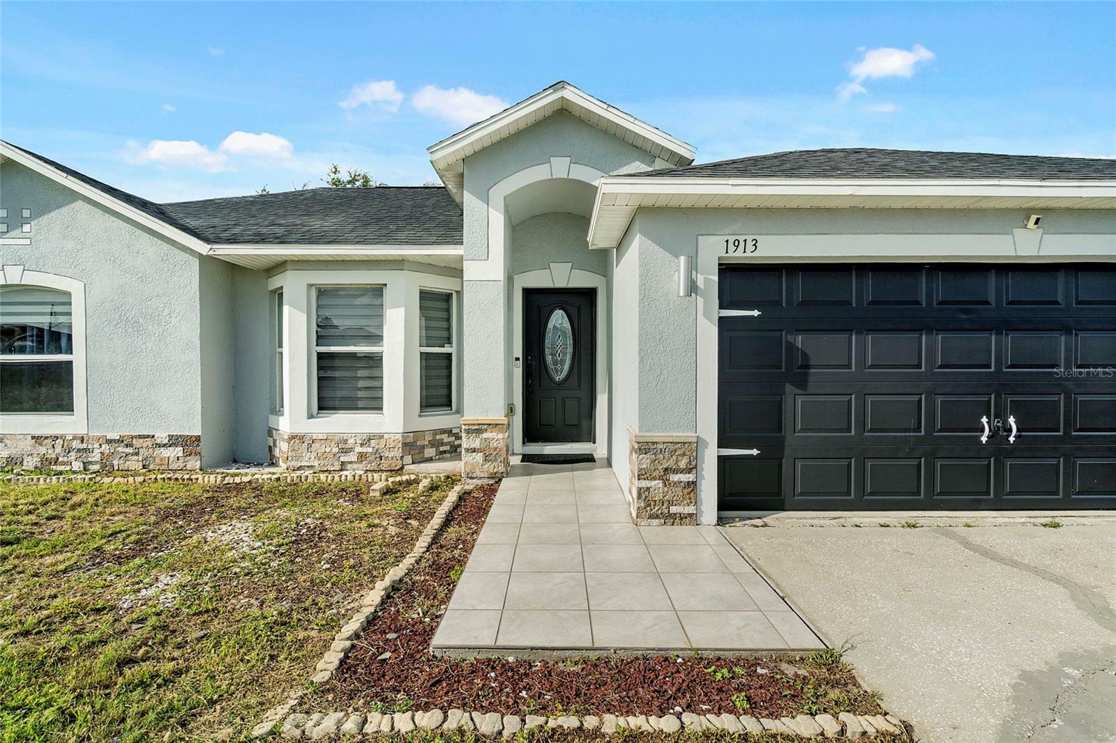 Property Photo:  1913 Manatee Court  FL 34759 