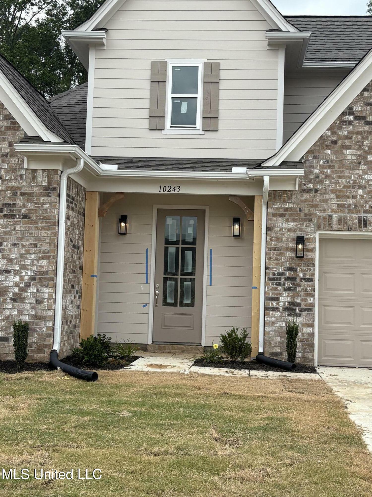 Property Photo: 10243 March Meadows Way Way MS 38654