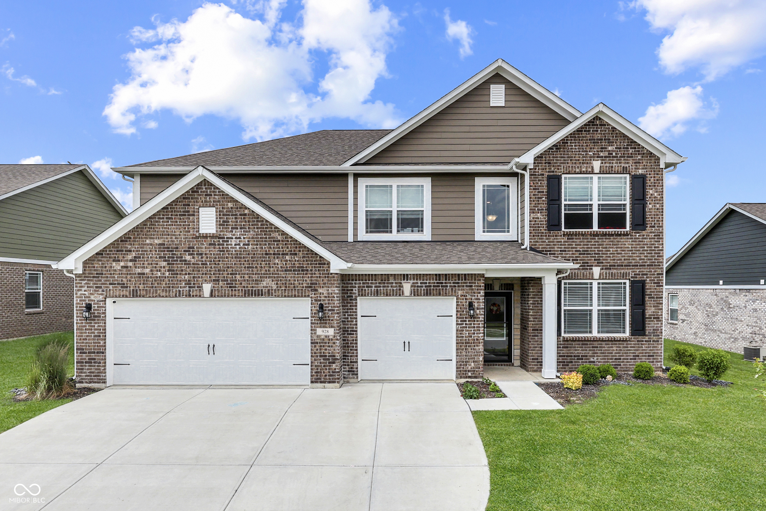 Property Photo: 928 Ridge Rock Lane IN 46106