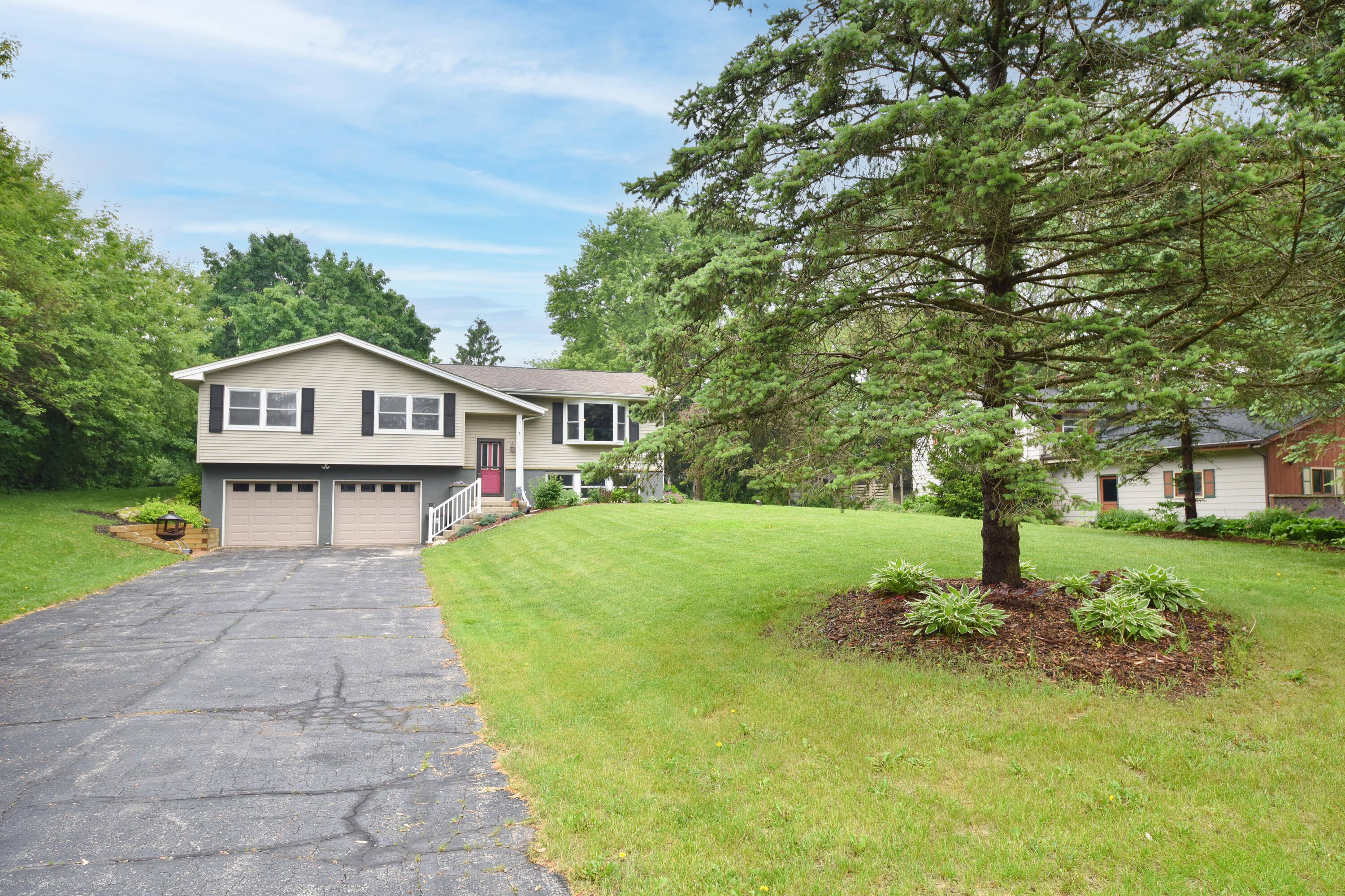 Property Photo: 5051 Morning Glory Dr WI 53095