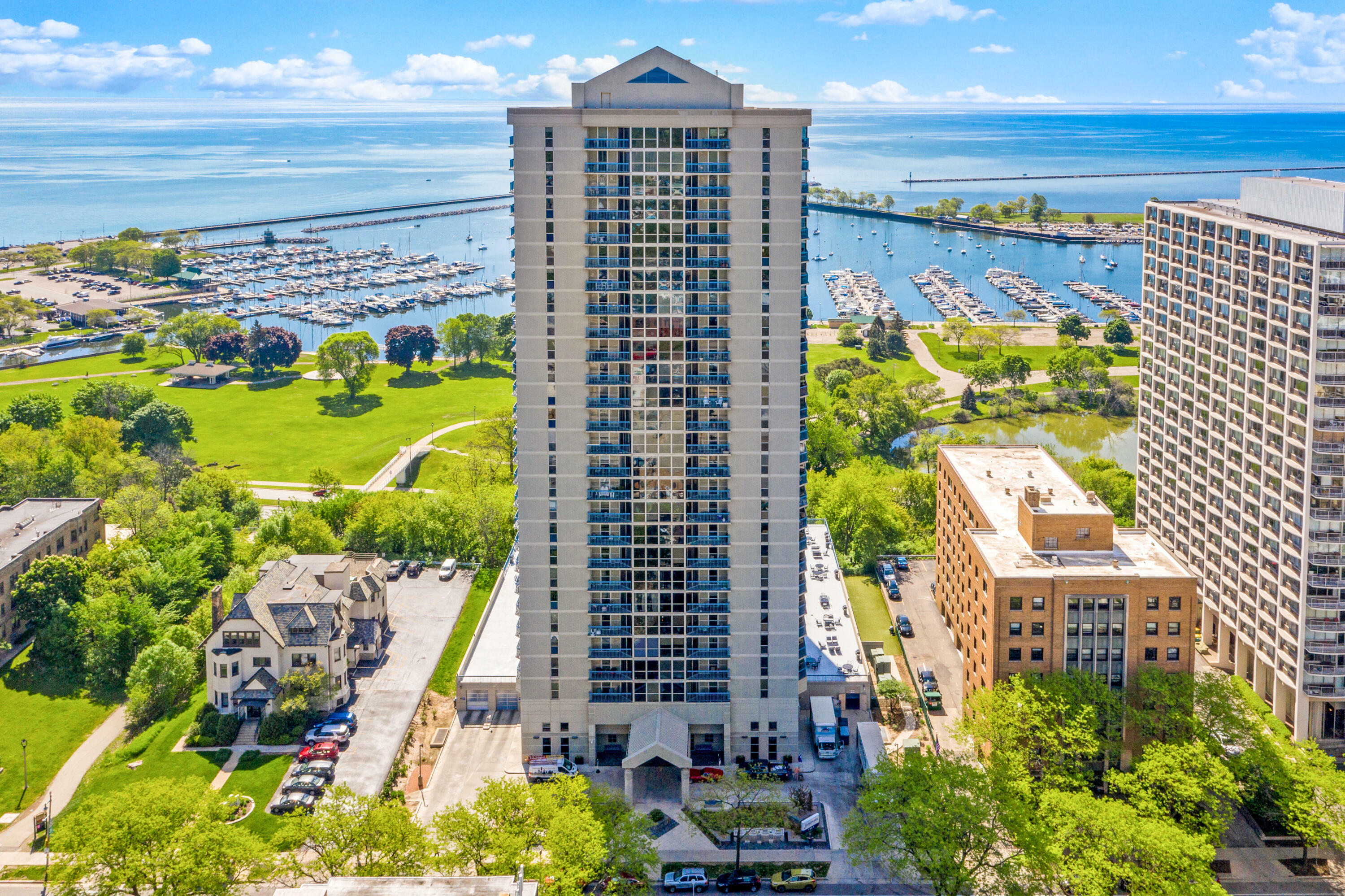 Property Photo: 1660 N Prospect Ave 611 WI 53202
