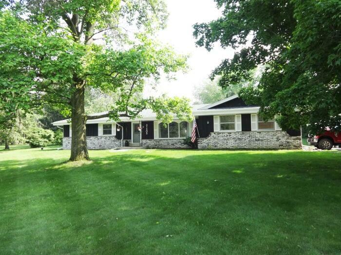 Property Photo: 31205 Red Oak Ln WI 53185