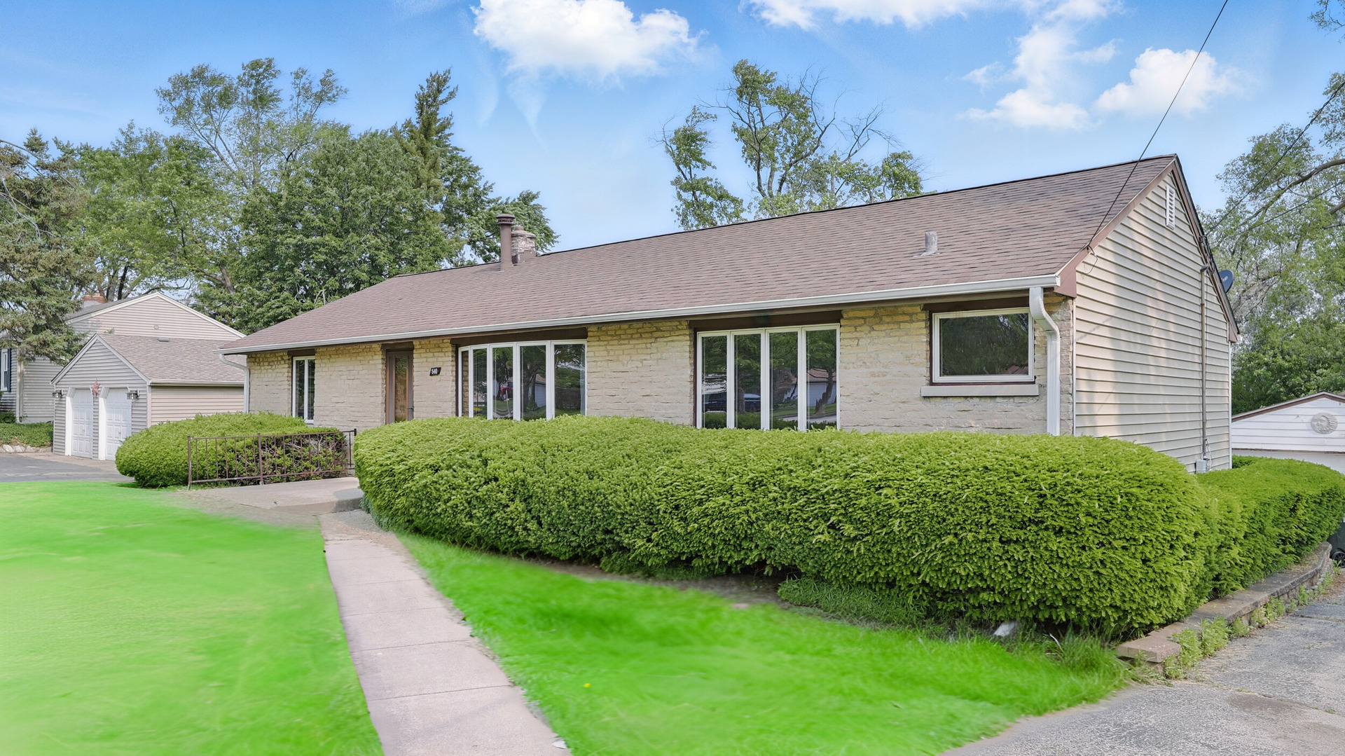 Property Photo:  540 W Madison Street  IL 60148 