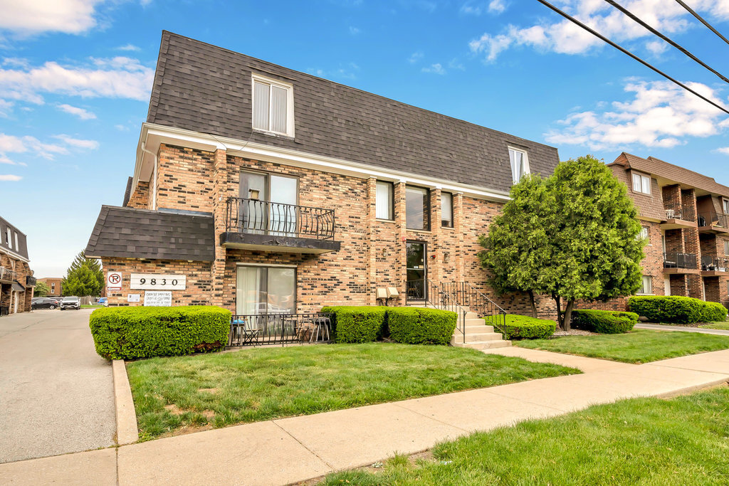 Property Photo:  9830 Sayre Avenue 7  IL 60415 