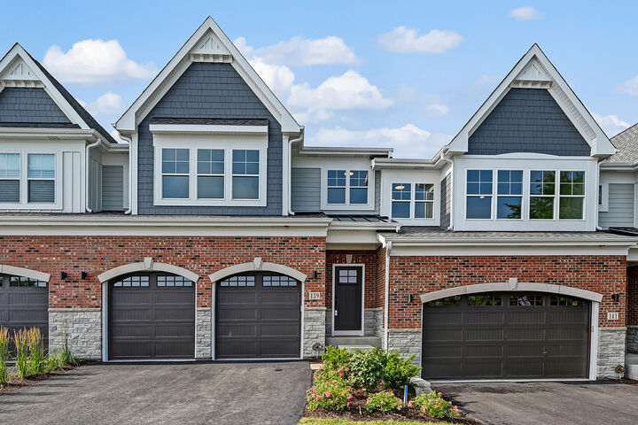 131 Harding Court  Glen Ellyn IL 60137 photo