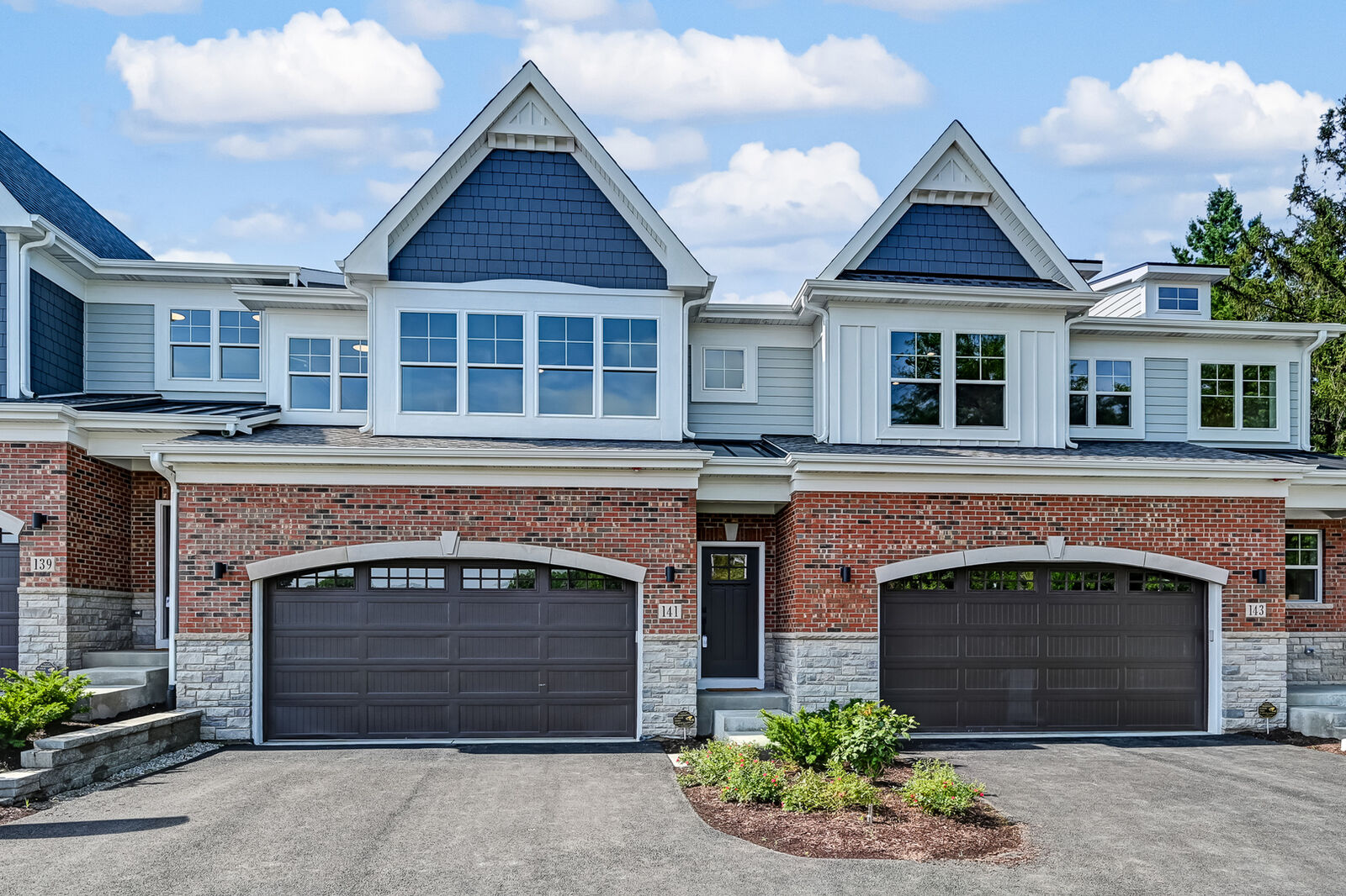 Property Photo:  133 Harding Court  IL 60137 