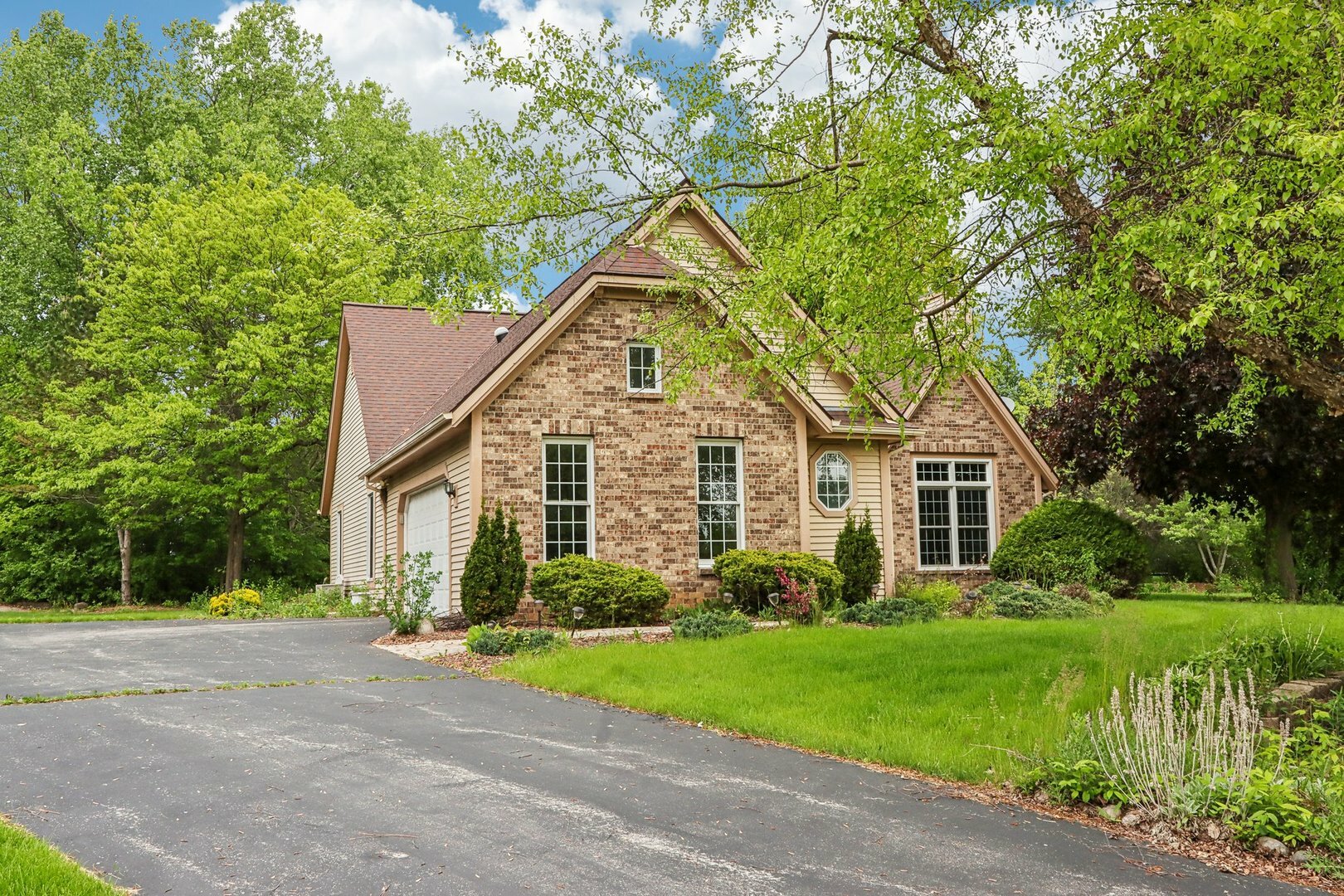 Property Photo: N61w14730 Woodcrest Court WI 53051