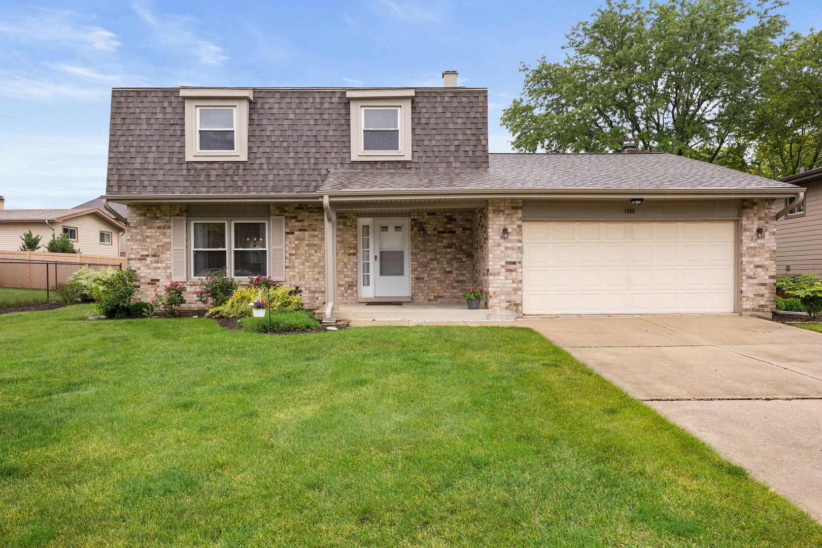 Property Photo: 1486 Haverhill Drive IL 60189