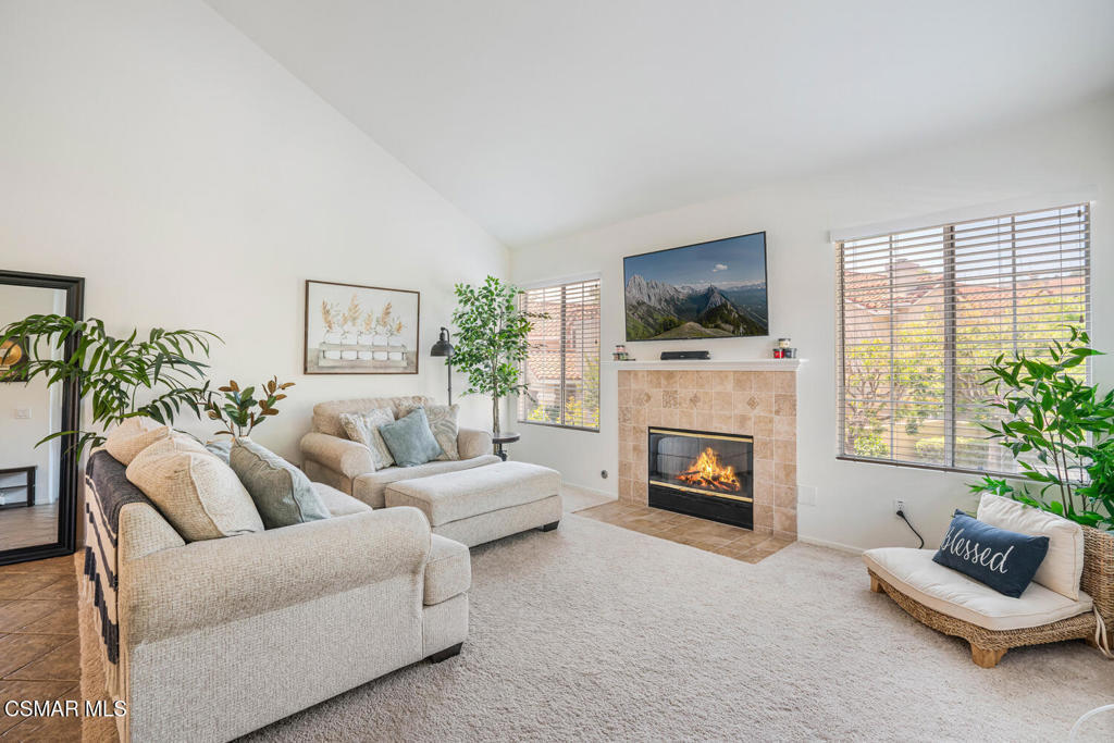 Property Photo:  630 Kingswood Lane A  CA 93065 