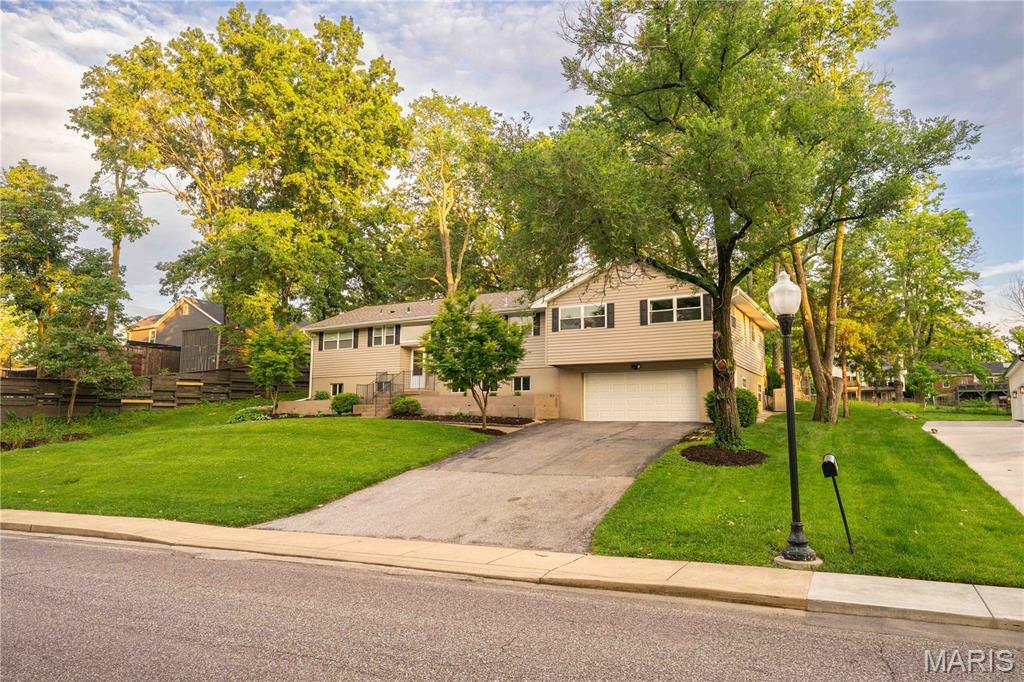 Property Photo: 748 E Argonne Drive MO 63122