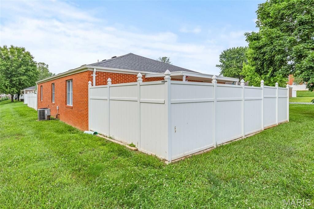 Property Photo: 1121 N Desloge Dr J-2 MO 63601