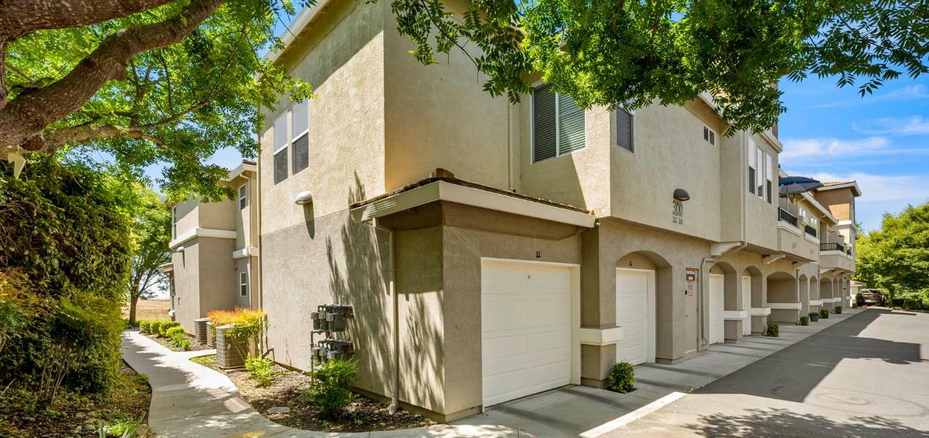 Property Photo: 2230 Valley View Parkway 326 CA 95762