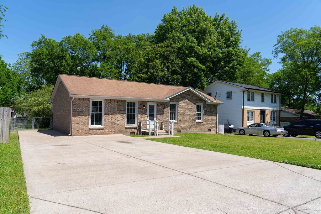 Property Photo: 505 Savely Dr TN 37075