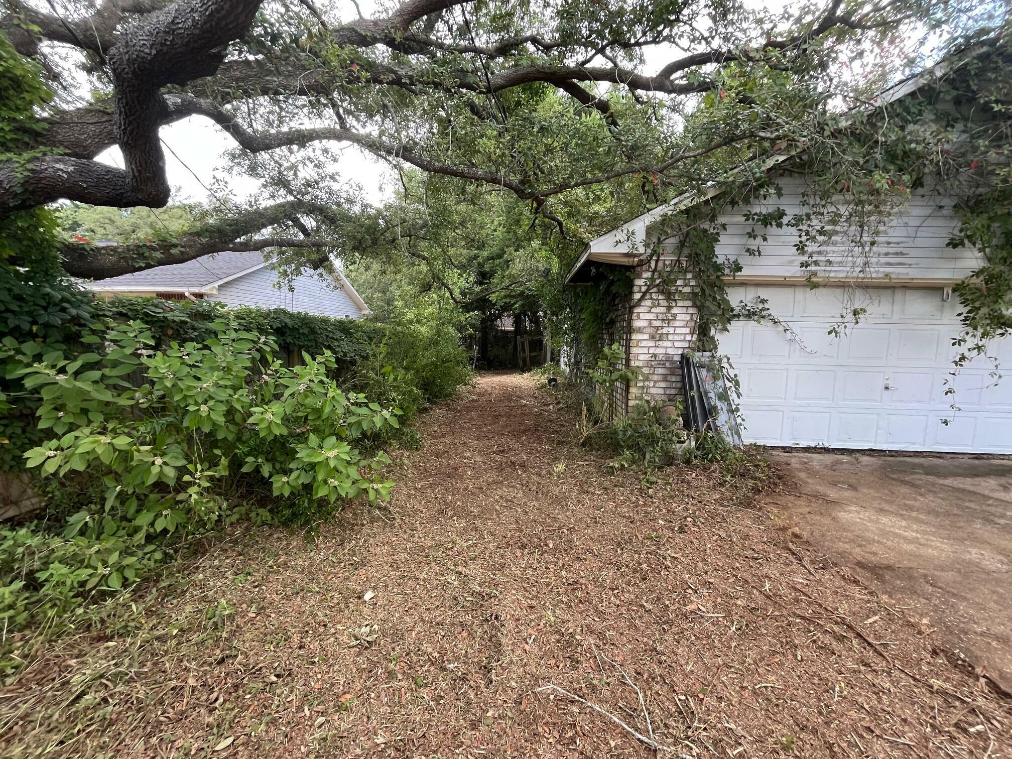 Property Photo: 2731 Shoreview Court FL 32566