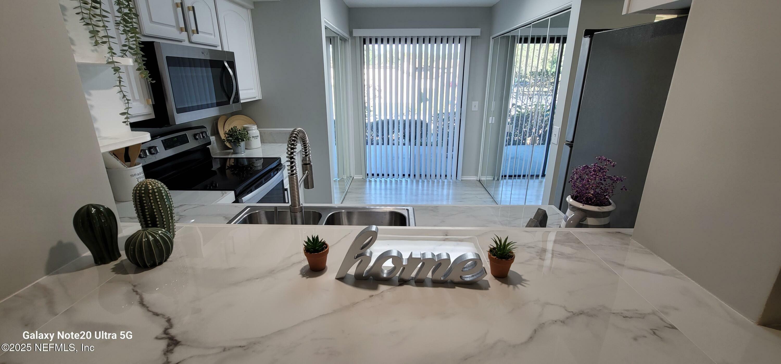 Property Photo: 7640 Las Palmas Way 149 FL 32256