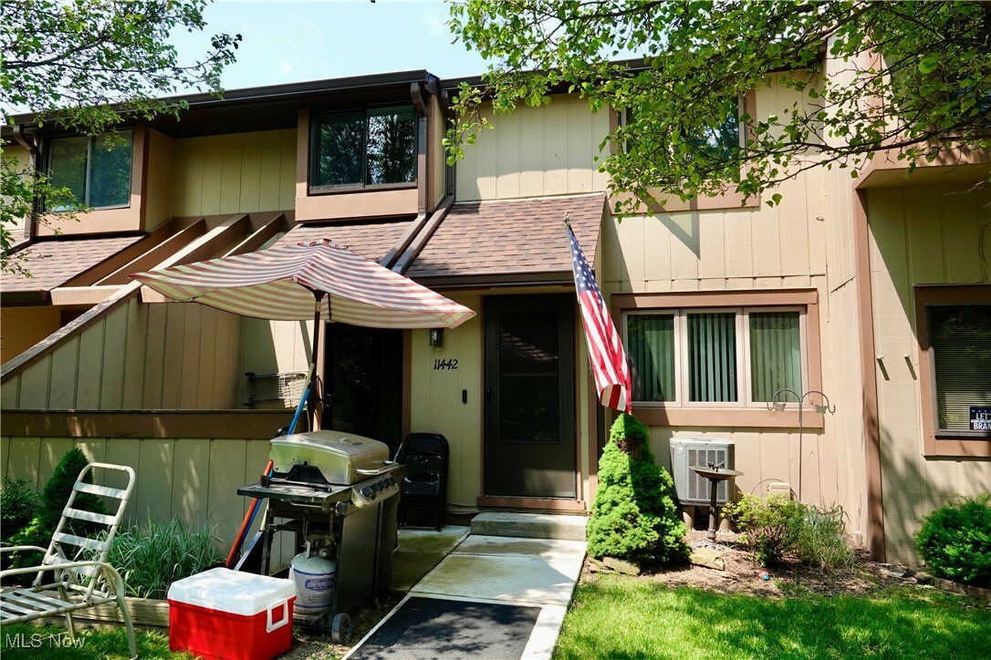 Property Photo: 11442 Harbour Light Drive OH 44133