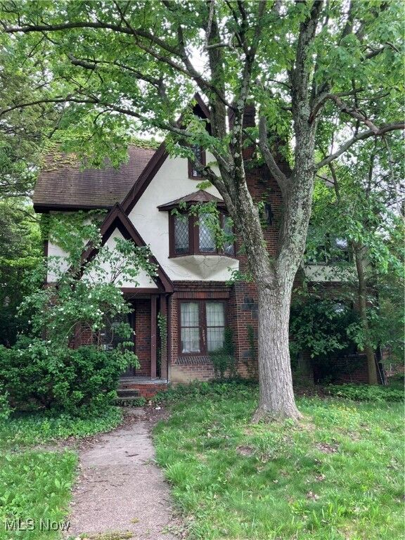 Property Photo:  2988 Ludlow Road  OH 44120 