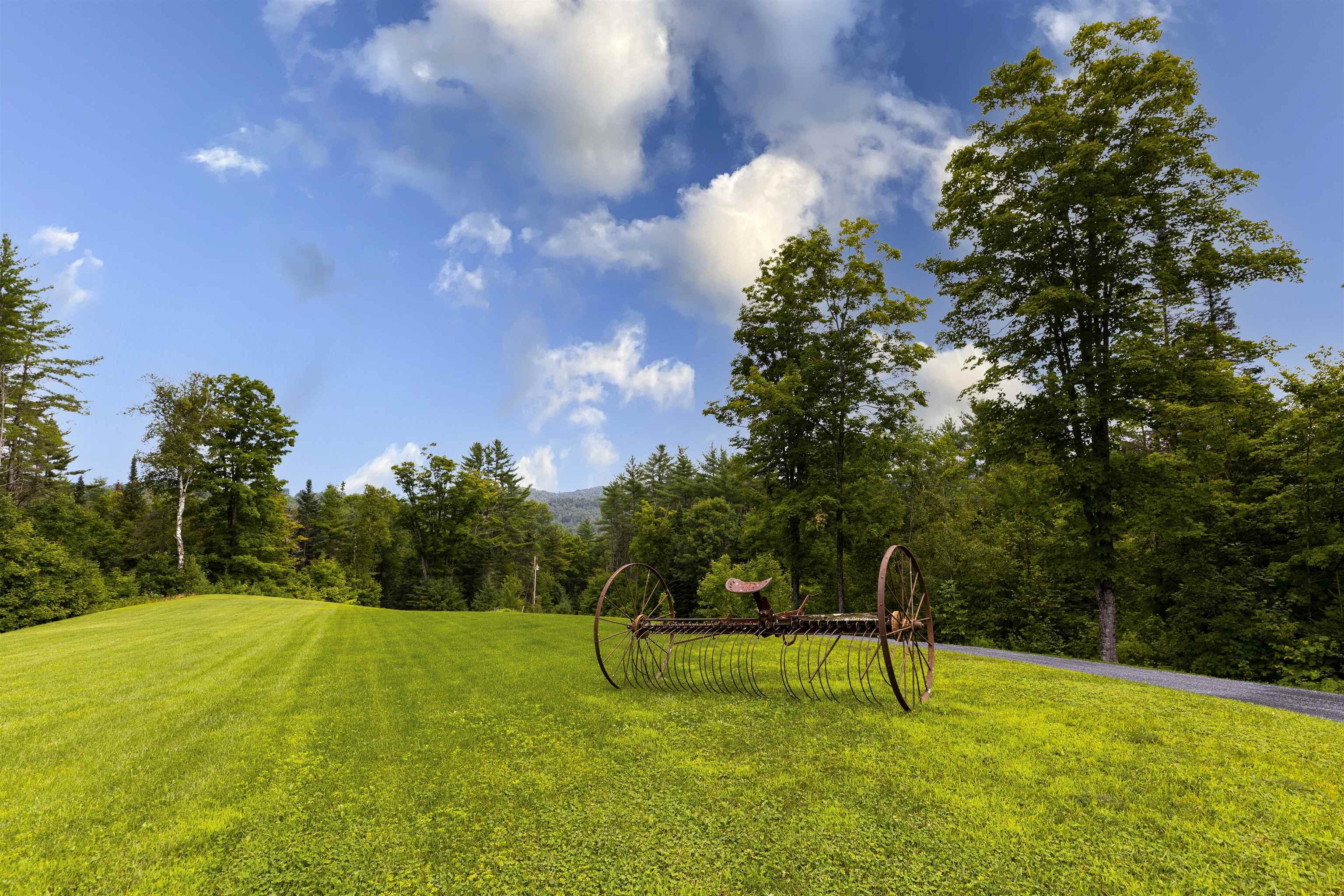 Property Photo: 601 Tomahawk Trail VT 05051