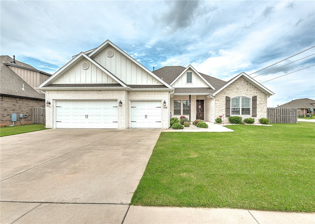 Property Photo: 1300 Eureka Road AR 72719
