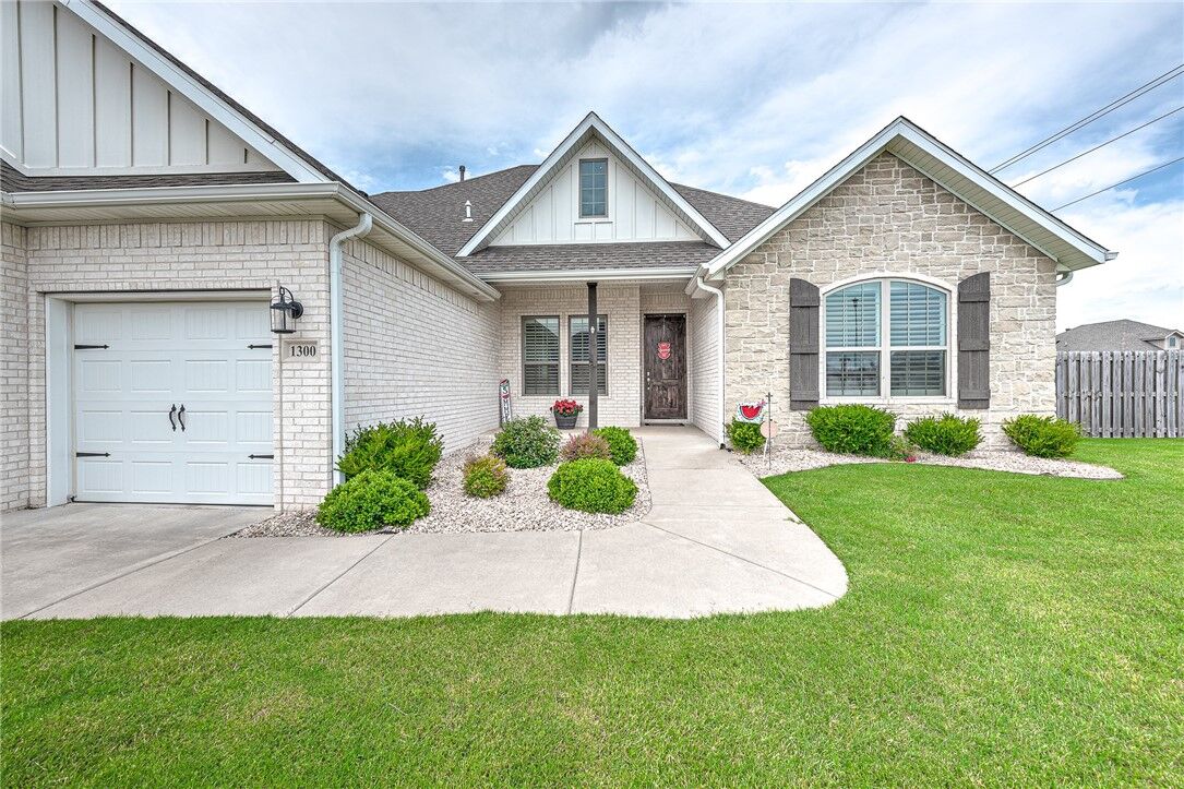 Property Photo: 1300 Eureka Road AR 72719