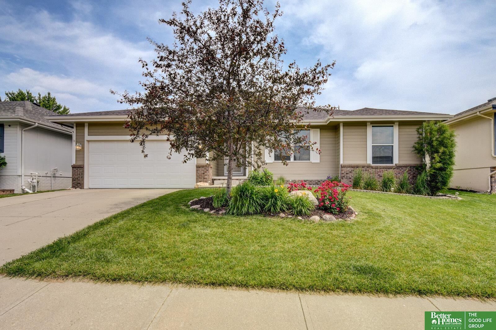 Property Photo: 2613 N 191 Avenue NE 68022