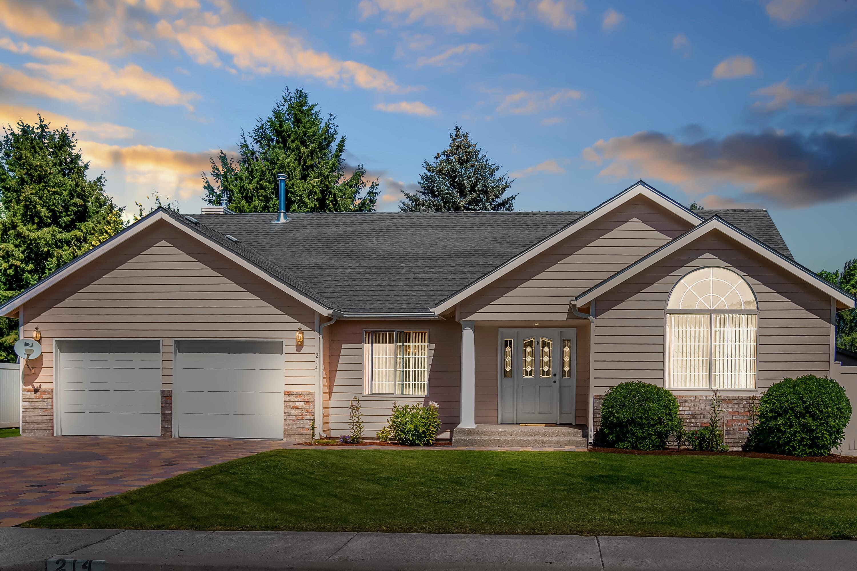 Property Photo: 214 SW Meadow Lakes Drive OR 97754