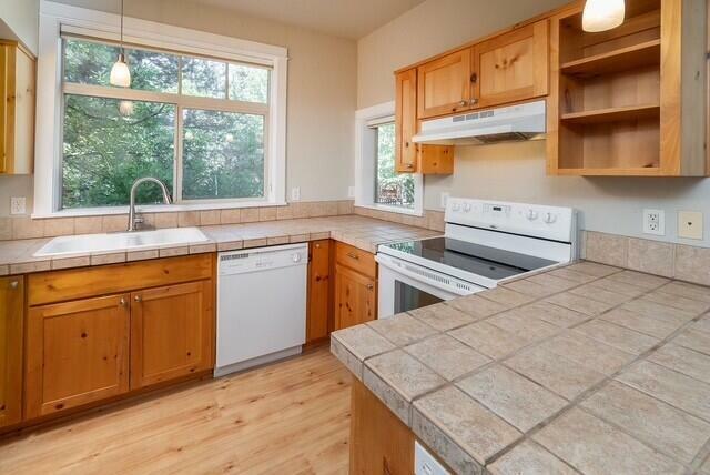 Property Photo:  1940 NW Monterey Pines Drive 5  OR 97703 