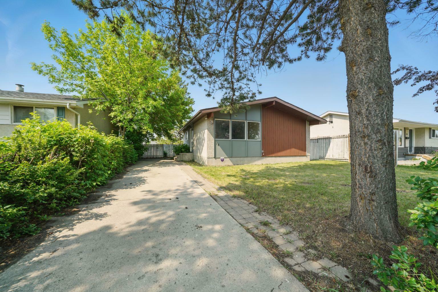 18 Fir Street  Red Deer AB T4N 4Y2 photo