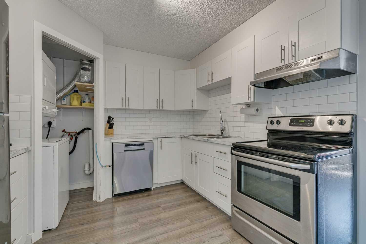 Property Photo:  3809 45 Street SW 80  AB T3E 3H4 
