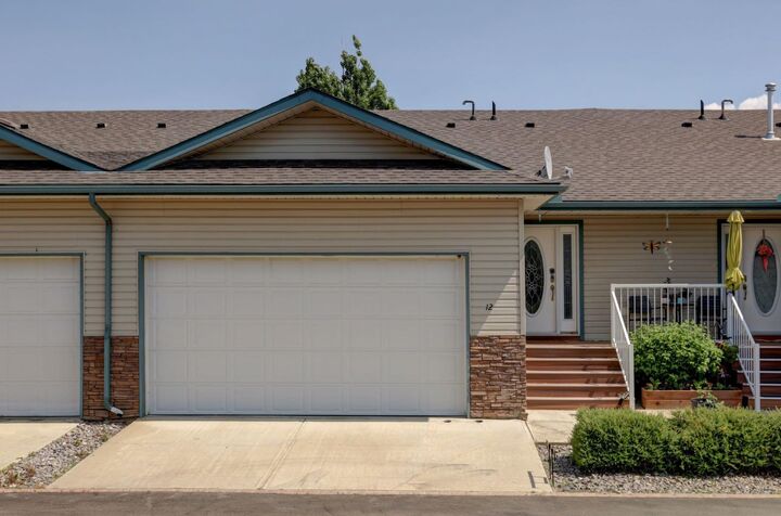 Property Photo: 12 Garden Way AB T0J 0Y5