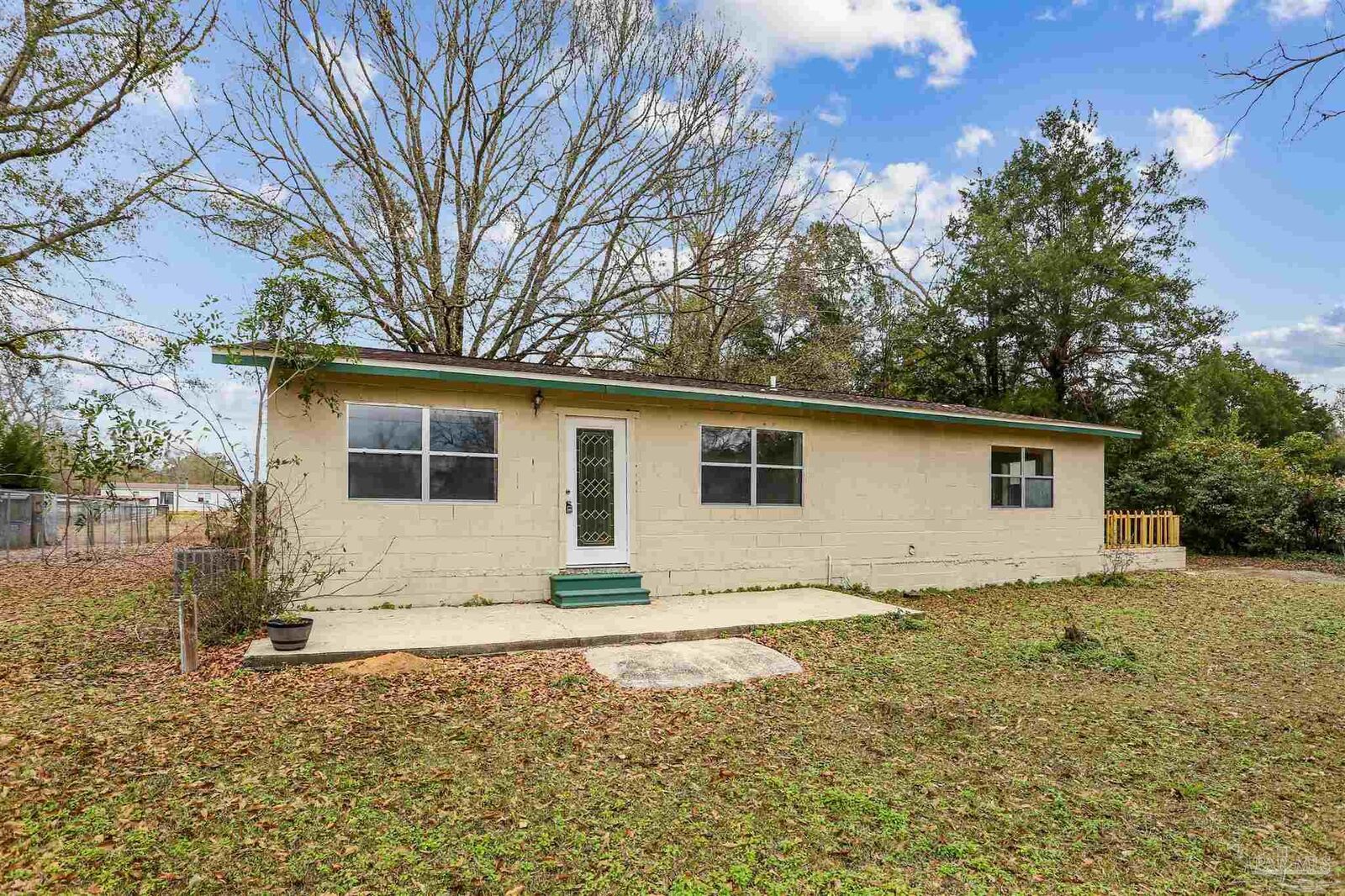 Property Photo:  35 N Cypress St  FL 32568 