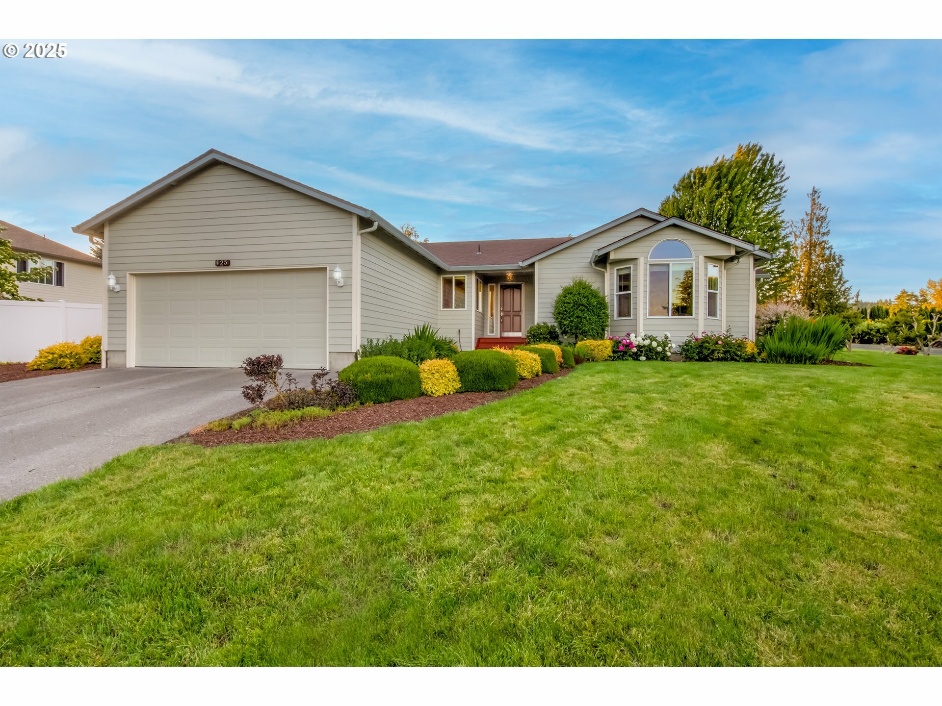 Property Photo: 425 W 8th St WA 98629