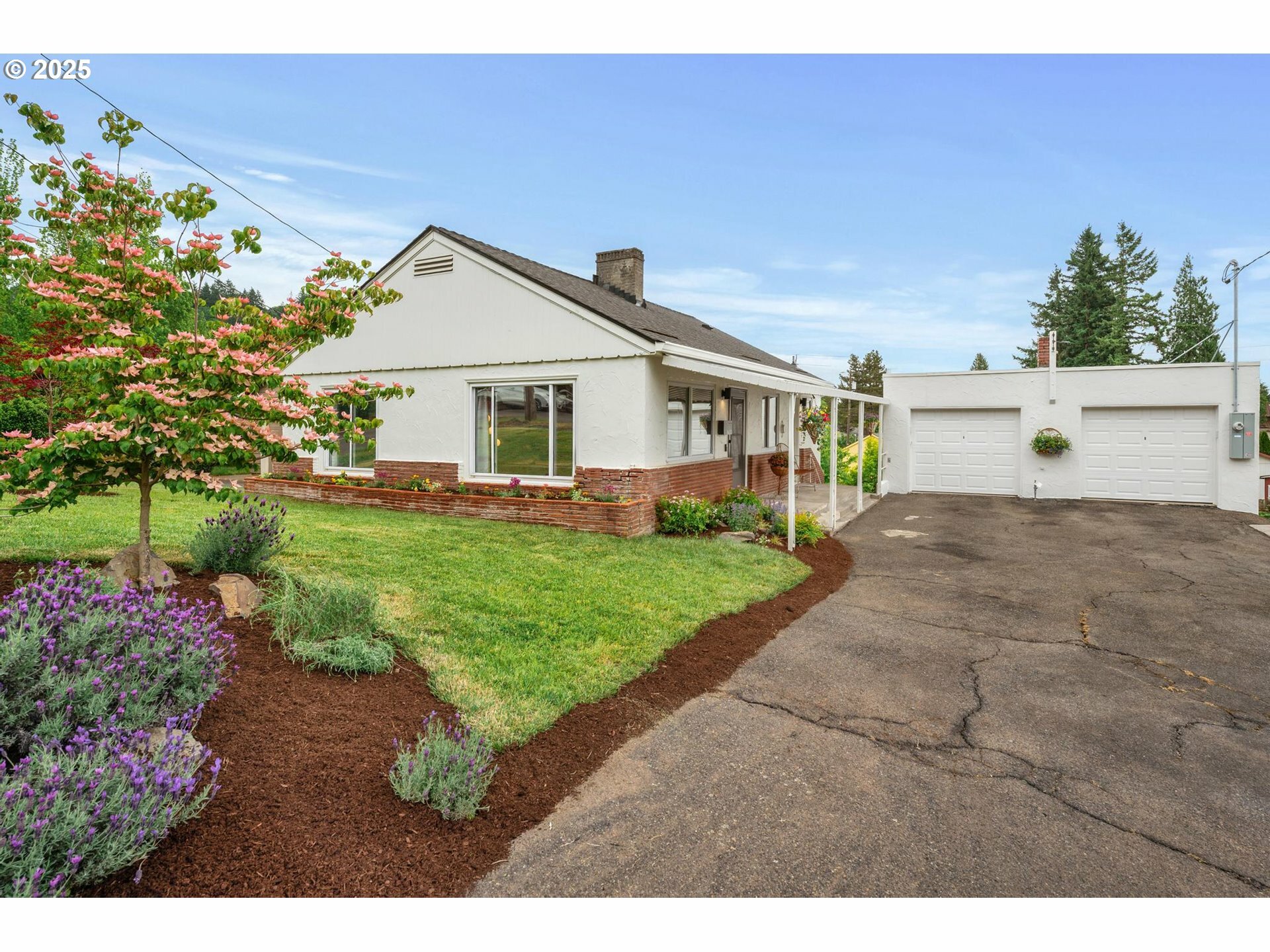Property Photo: 8620 NE Beech St OR 97220