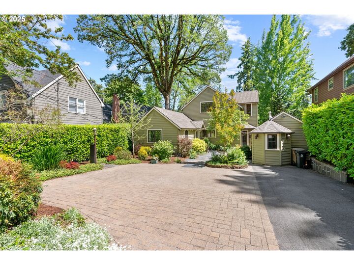 Property Photo:  17367 Canal Cir  OR 97035 