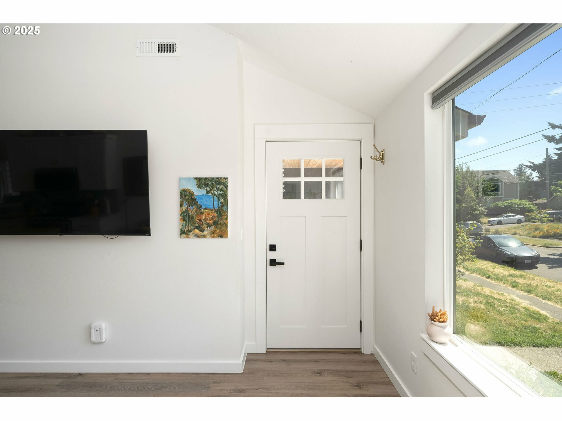 Property Photo: 6820 N Montana Ave OR 97217