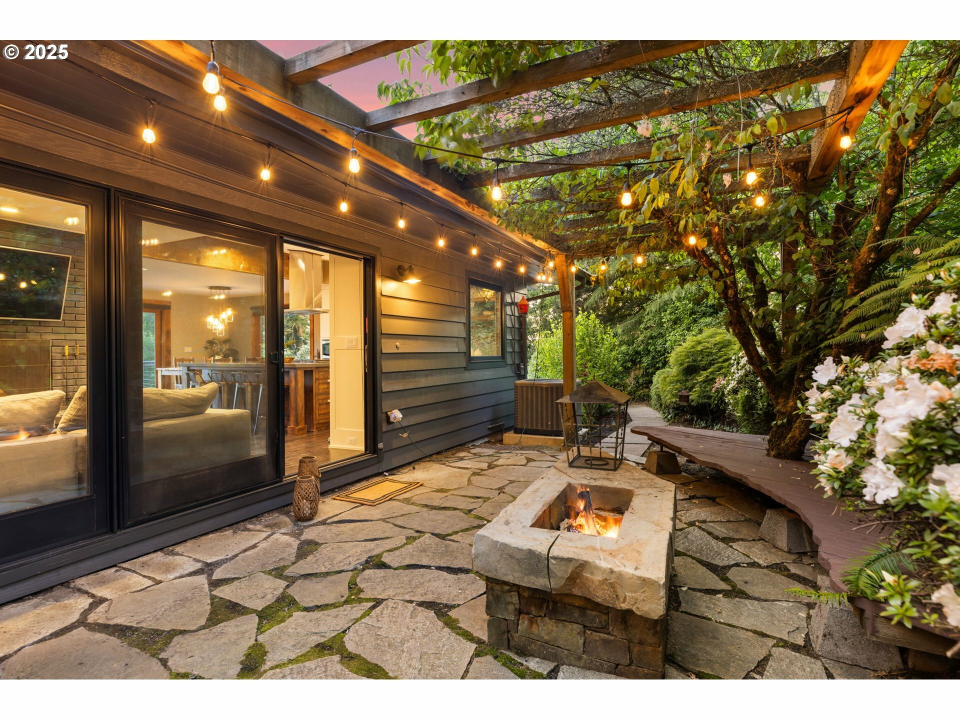 Property Photo: 4416 SW Chesapeak Ave OR 97239