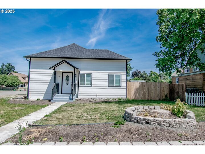 Property Photo:  278 Cherry Ct  OR 97424 