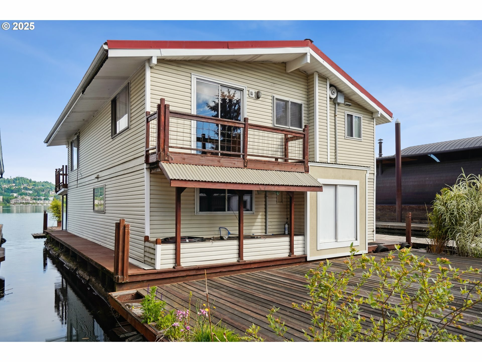 Property Photo:  6901 SE Oaks Park Way 1  OR 97202 