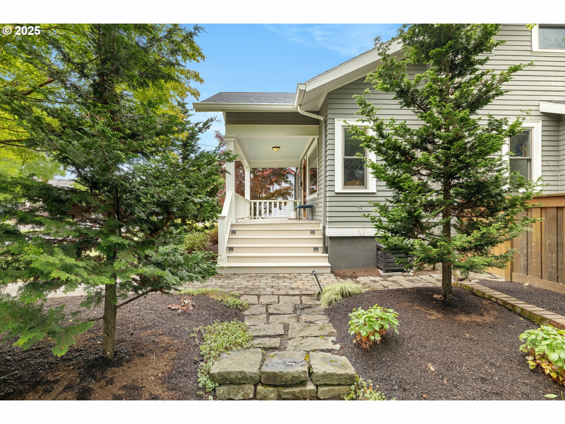 Property Photo:  2904 NE 51st Ave  OR 97213 