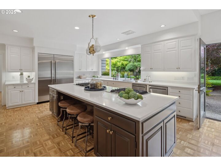 Property Photo:  1890 S Greenwood Rd  OR 97219 