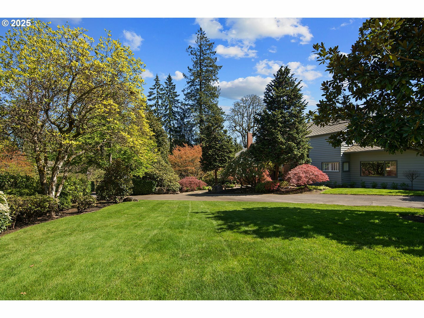 Property Photo: 1890 S Greenwood Rd OR 97219